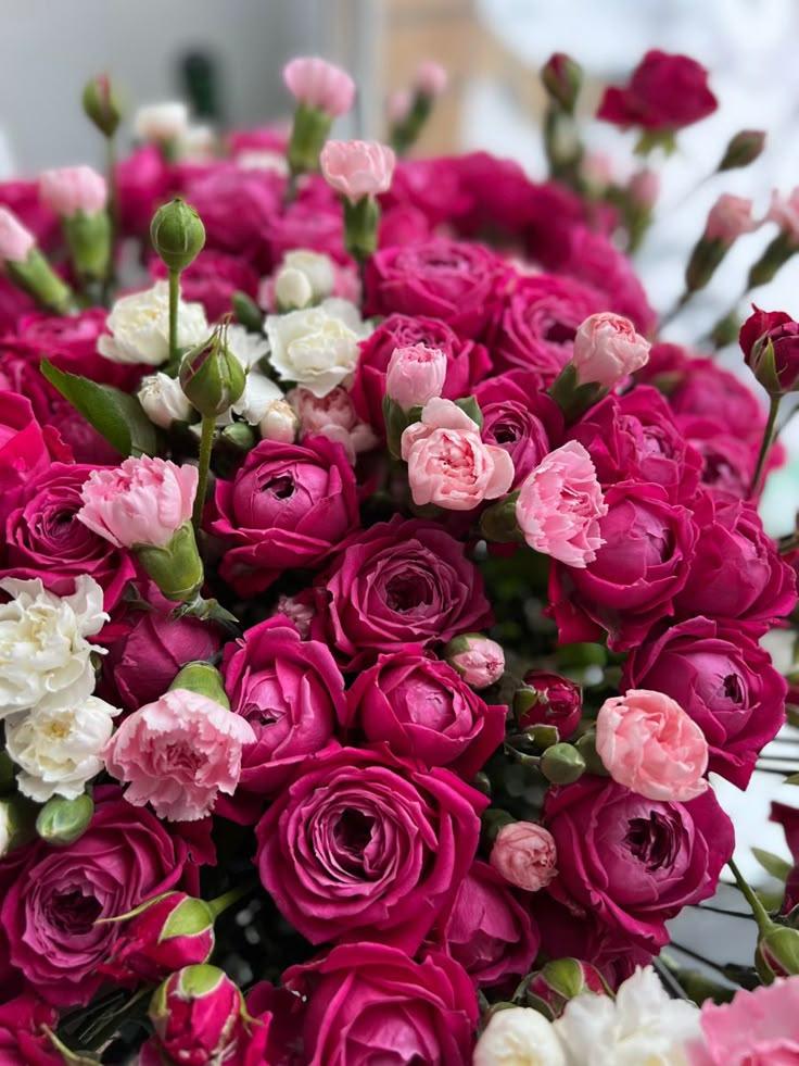 OakArtJoy workshop space where corporate flower arrangements are designed and prepared for business delivery